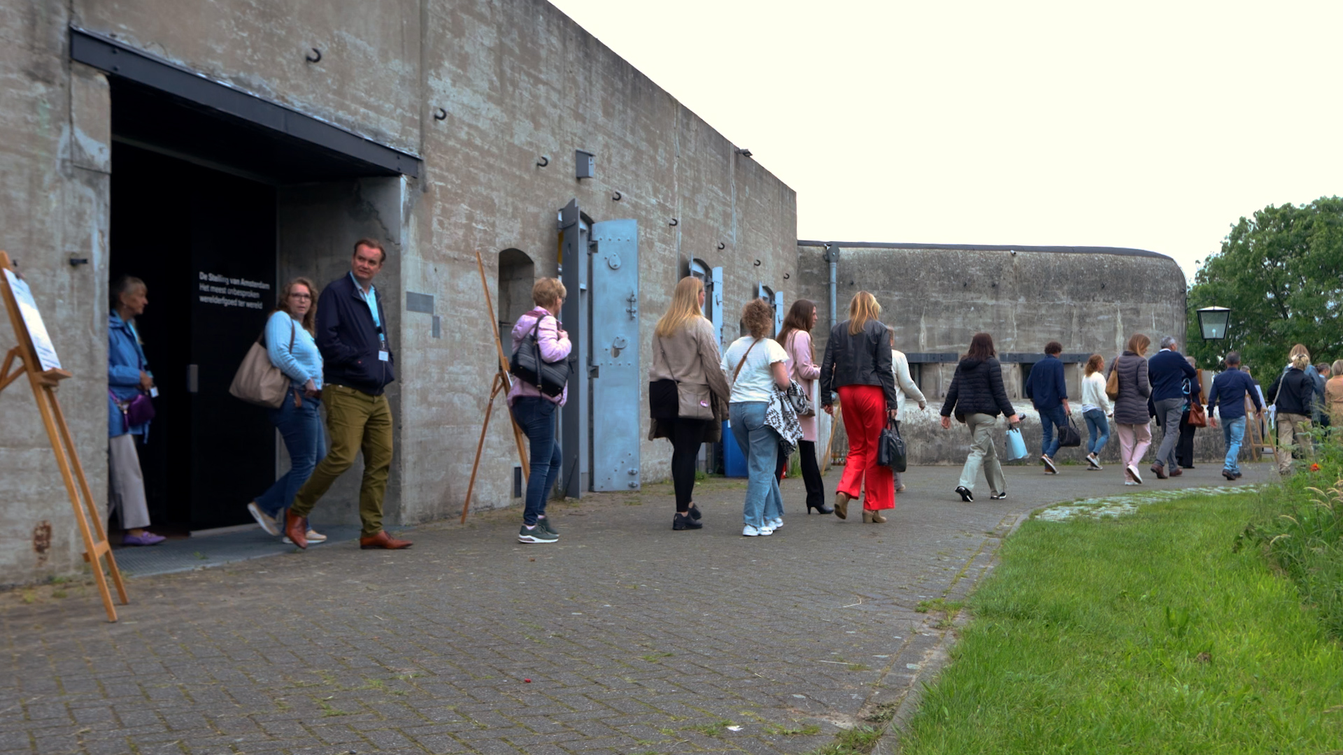 Tijdens de inspirerende conferentie de Praktijk van de Toekomst draaide het om de toekomst van de zorg in regio Haarlemmermeer. Zorgprofessionals en bestuurders uit de eerste lijn, de VVT, het sociale domein, de zorgverzekeraar en de gemeente sloegen de handen ineen en gingen concreet aan de slag in een informele, gezellige, maar ook zeker doelgerichte setting.